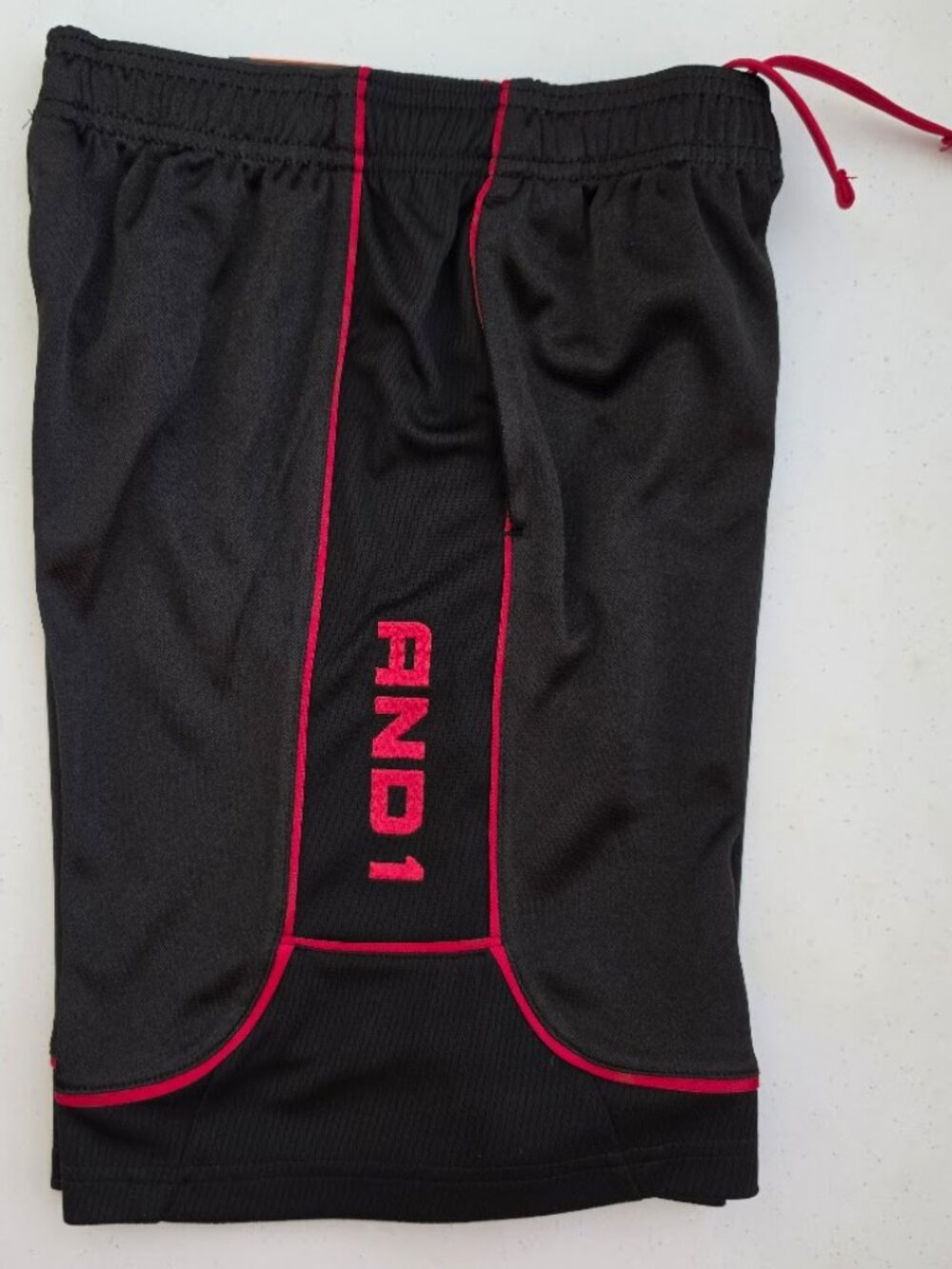 NWT ANDI boy's basketball shorts. SIZE M (8).